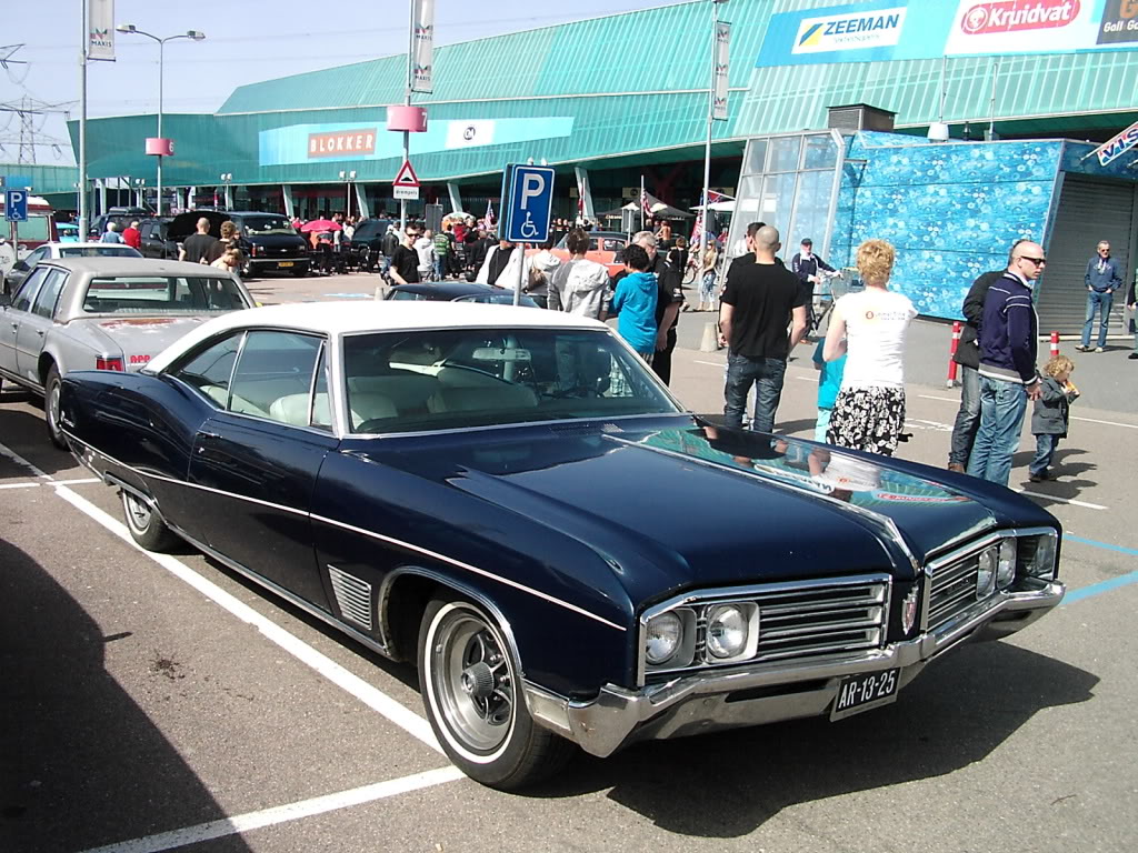 Buick Wildcat Custom 2dr HT