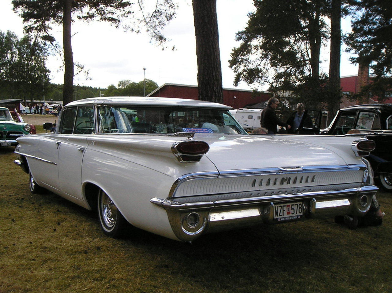 Oldsmobile Dynamic 88 4dr HT