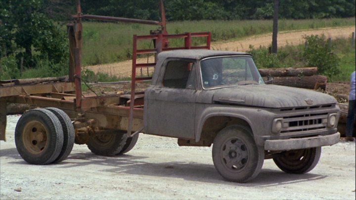 Ford F-600 Custom Cab