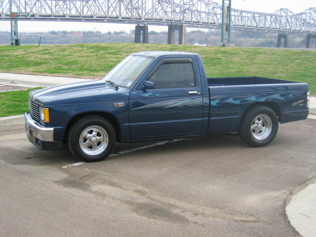 Chevrolet S-10 pickup