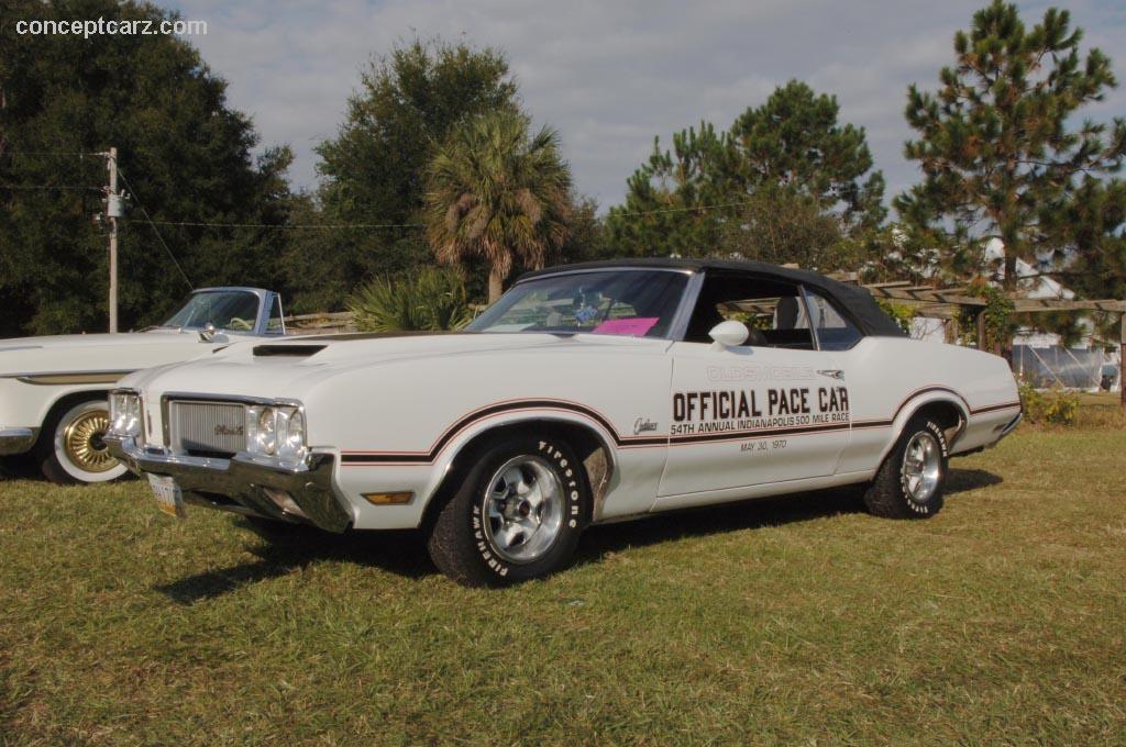 Oldsmobile Ninety-Eight Holiday 2-dr Hardtop