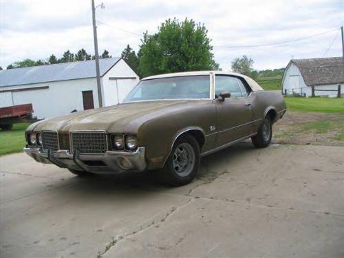 Oldsmobile Cutlass 2dr HT