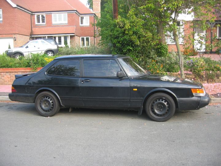 Saab 900 i 8V