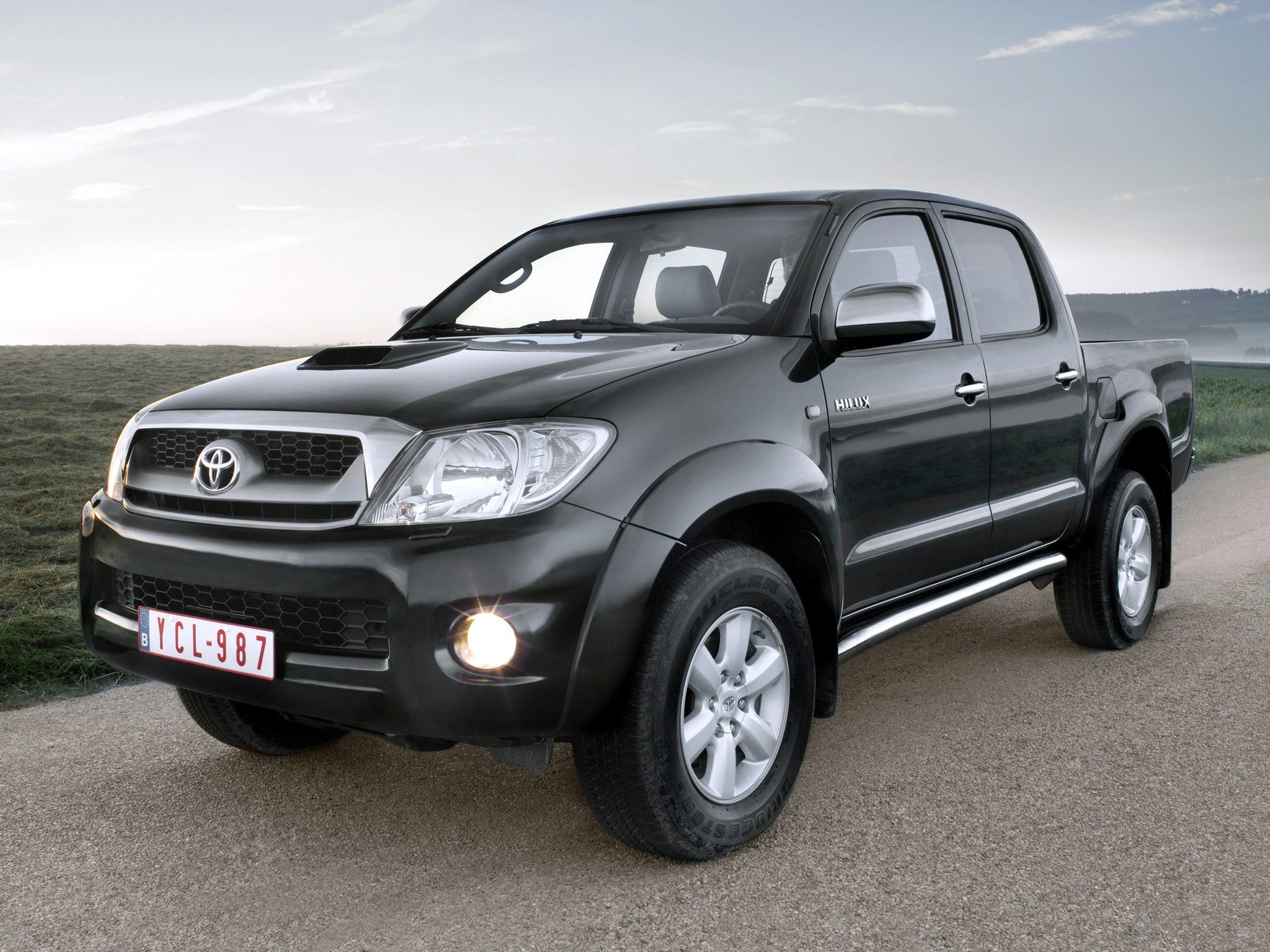 Toyota Hilux Crew Cab