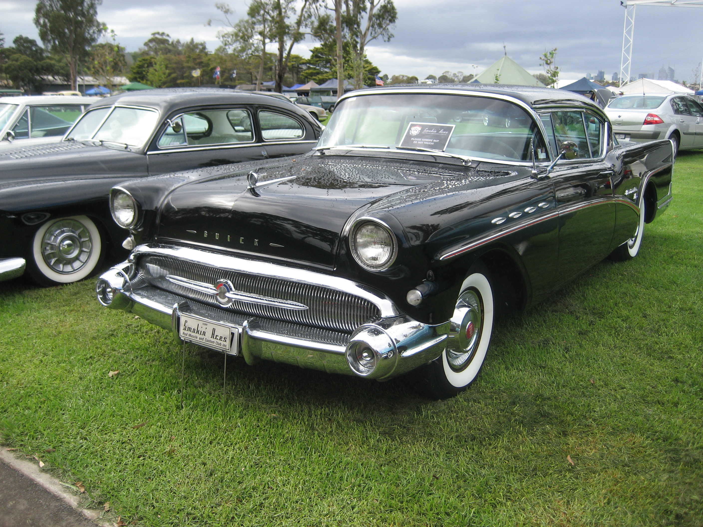 Buick Roadmaster 2-dr Hardtop