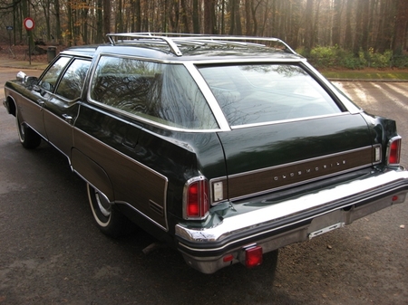 Oldsmobile Custom Cruiser wagon