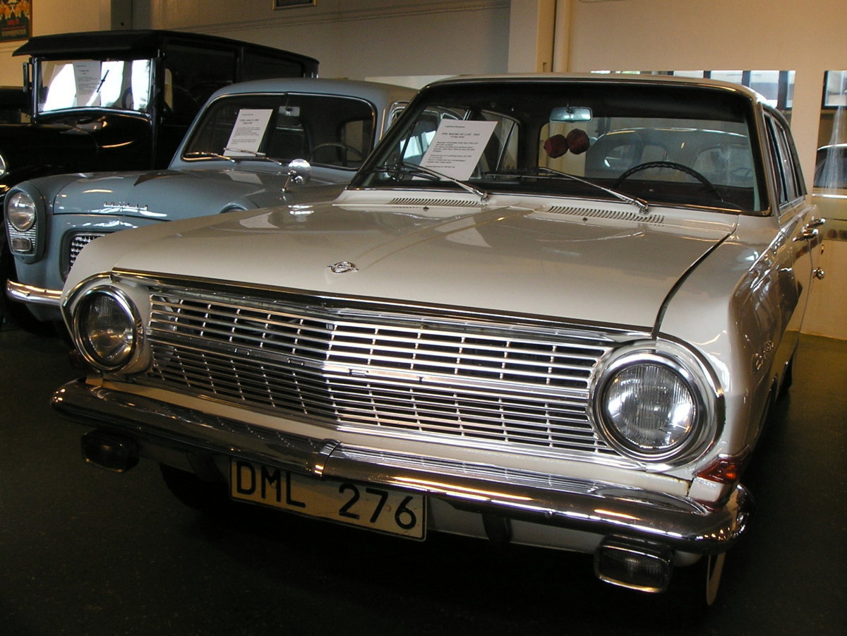 Opel Rekord De Luxe 4dr