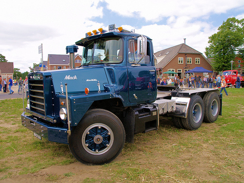 Mack DM600