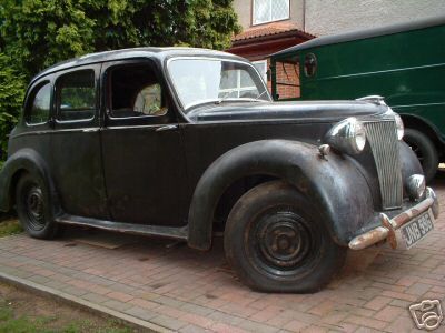 Lanchester LD10 saloon