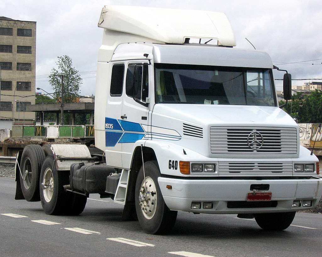 Mercedes-Benz Axor 1215