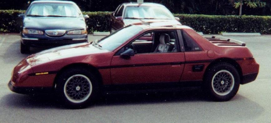 Pontiac Fiero SE