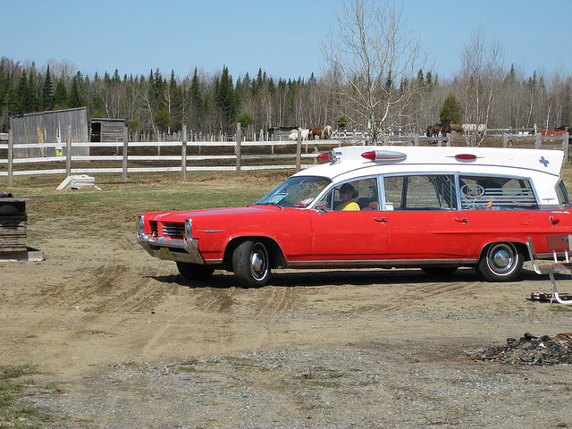 Pontiac Bonneville-Superior Ambulance