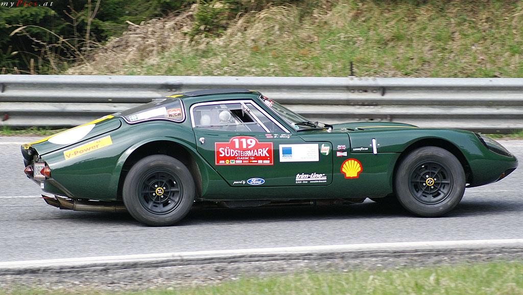 Marcos GT3000