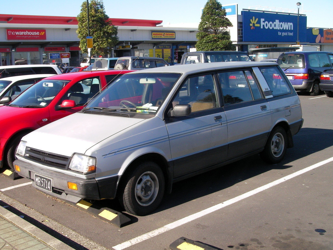Mitsubishi Chariot GLX