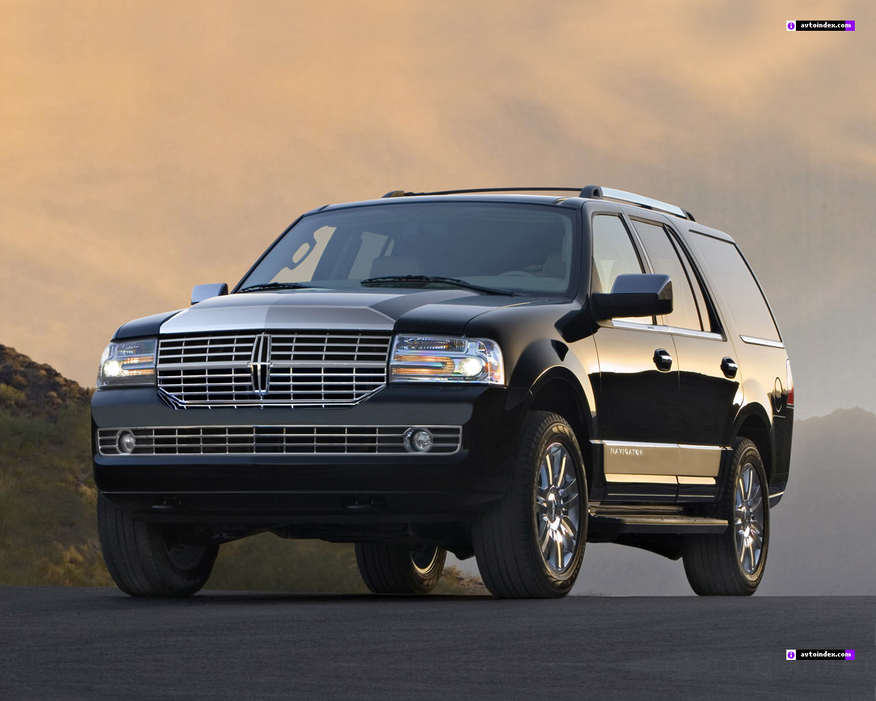 Lincoln Navigator Limo V8