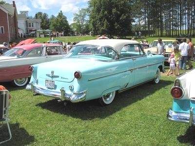 Ford Crestline 4dr