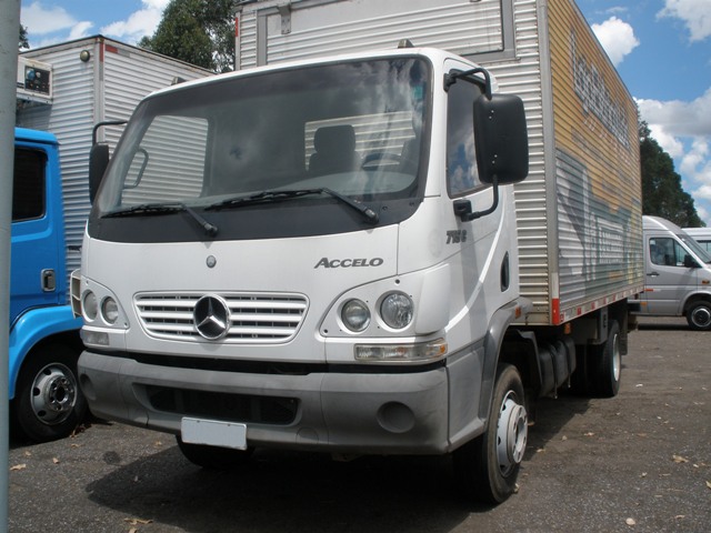 Mercedes-Benz Accelo 715 C