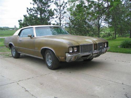 Oldsmobile Cutlass Supreme 2dr HT