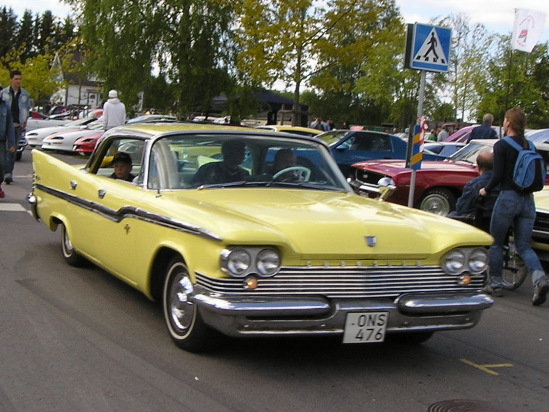 Chrysler Saratoga 4dr