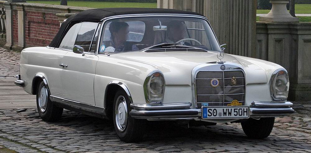 Mercedes-Benz 220 SE B