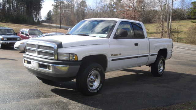 Dodge Ram 1500 SLT Laramie Club 4x4