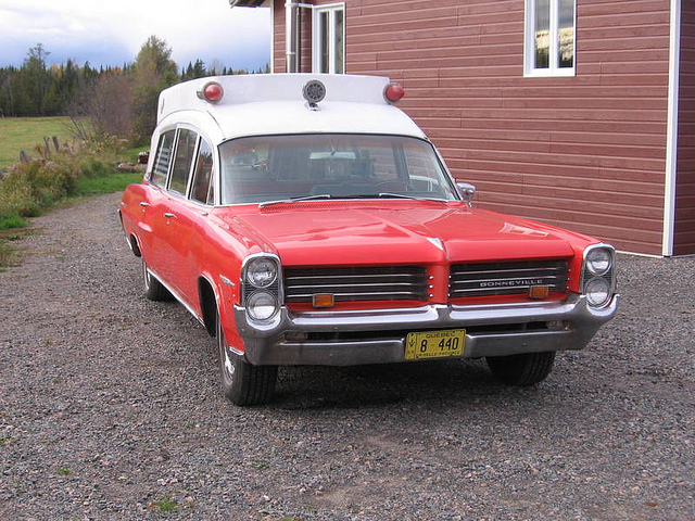 Pontiac Bonneville-Superior Ambulance