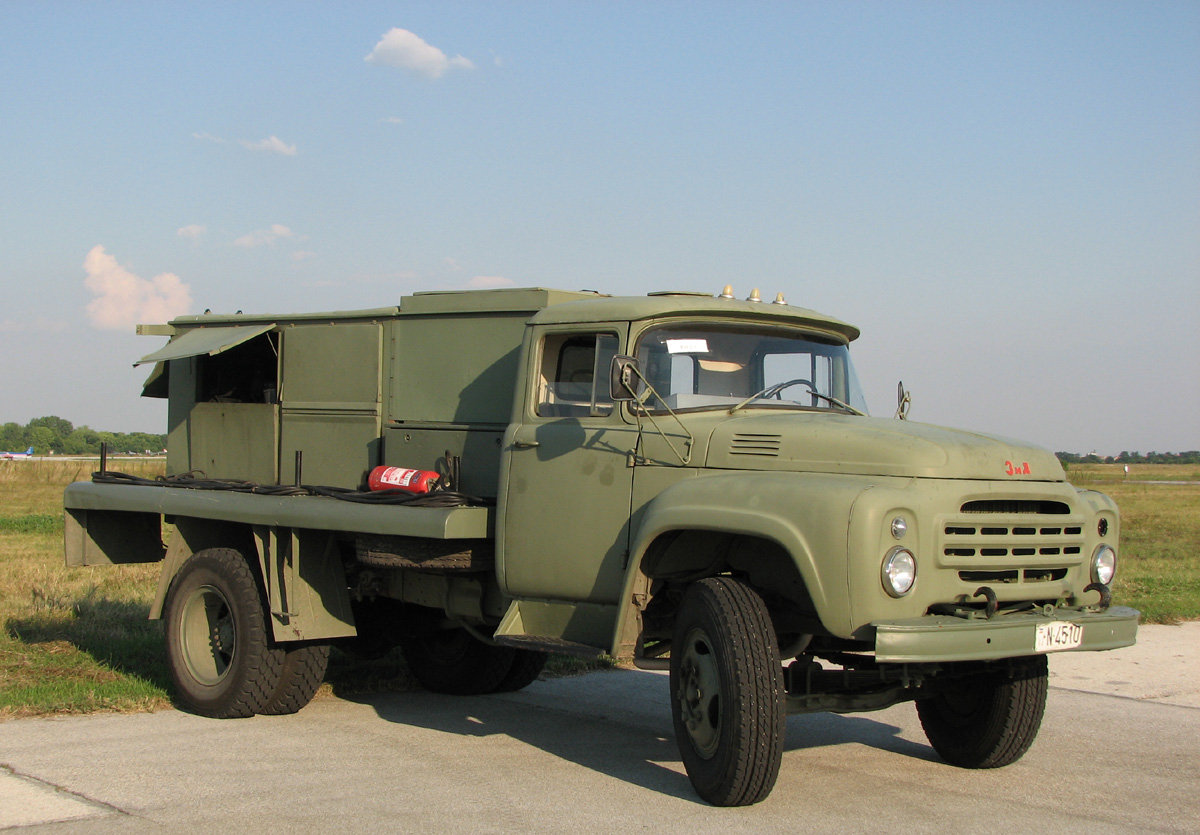 ZiL Airport generator truck