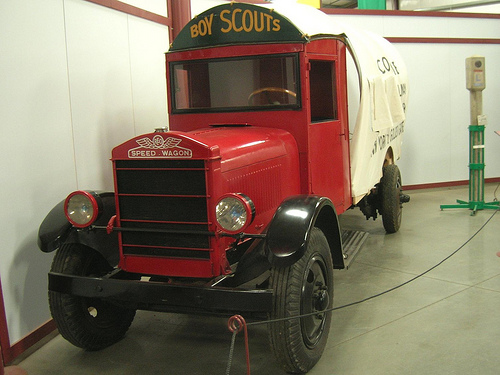 REO 2 Ton 6X6 Military Truck with Searchlight