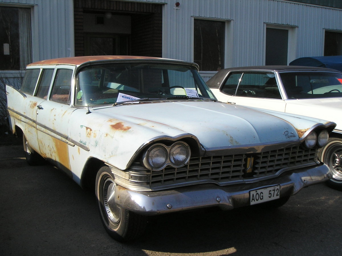 Plymouth Belvedere Custom Suburban 2dr wagon