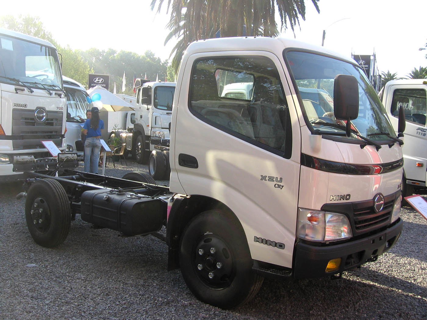 Hino 300 XZU