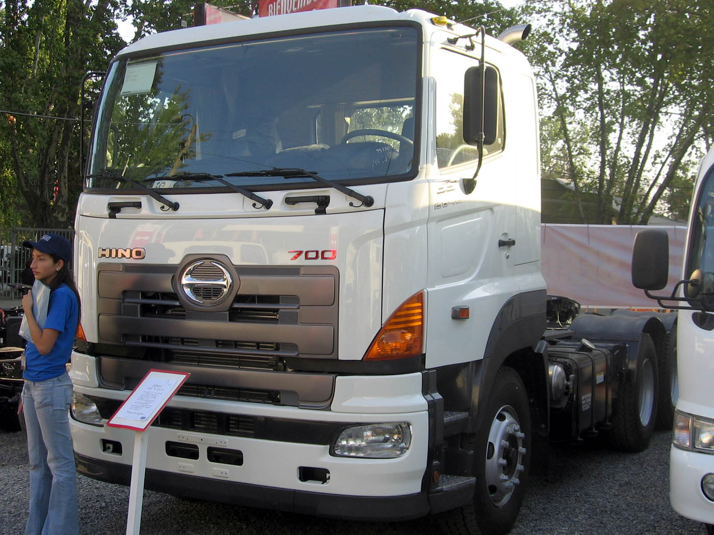 Hino 700 SS 2842