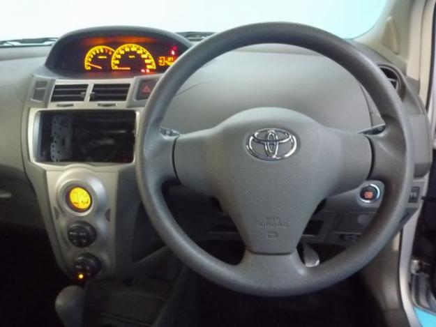 Toyota Vitz U