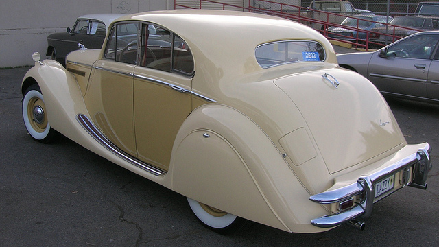 Jaguar Mk V sedan