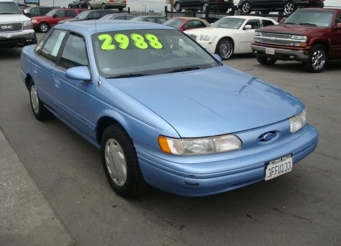 Ford Taurus LX Sedan