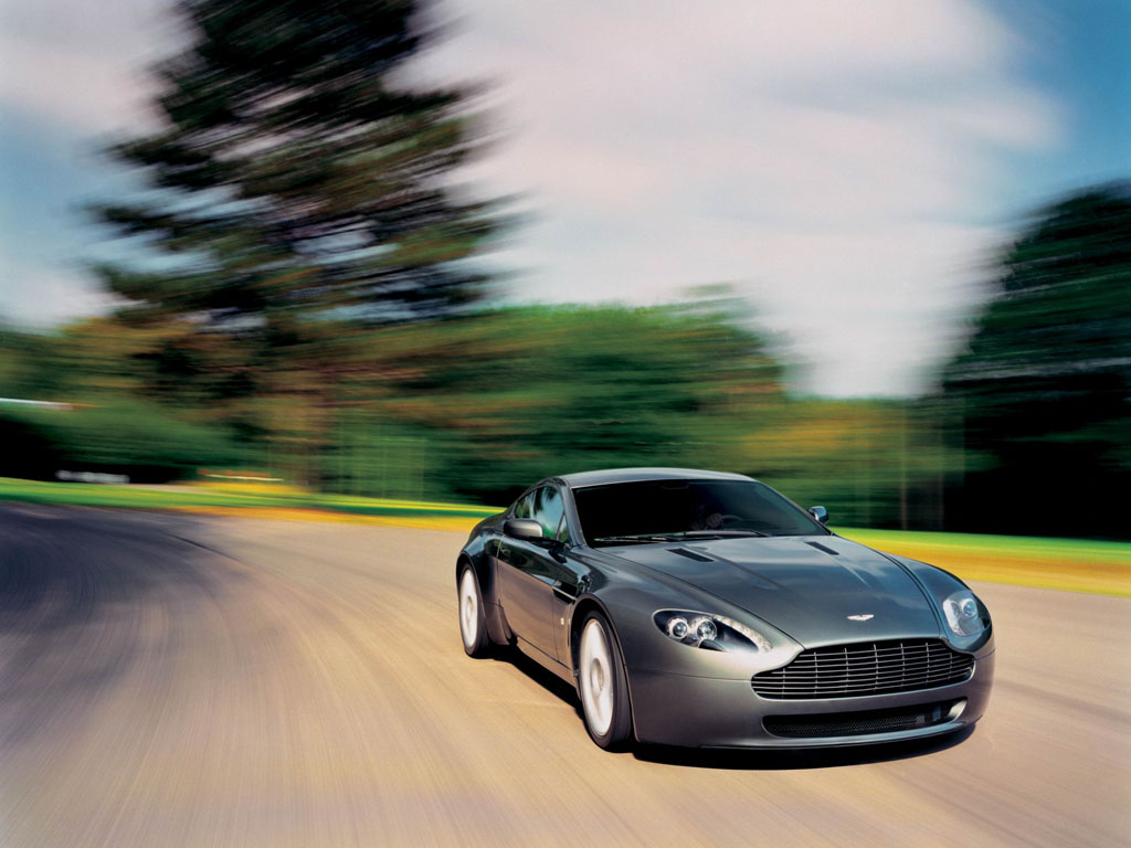 Aston Martin AMV8