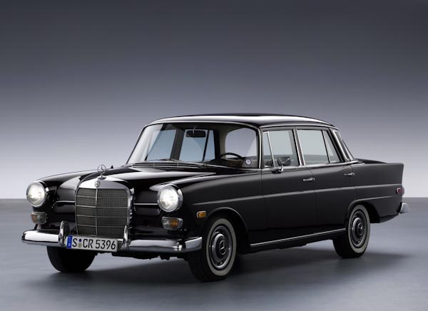 Mercedes-Benz E-klasse W114115