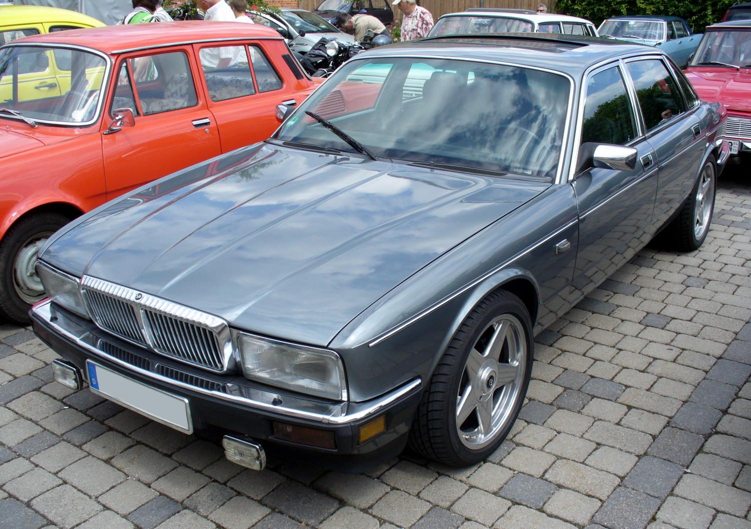 Daimler XJ40
