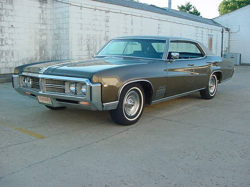 Buick Wildcat Custom 4dr HT