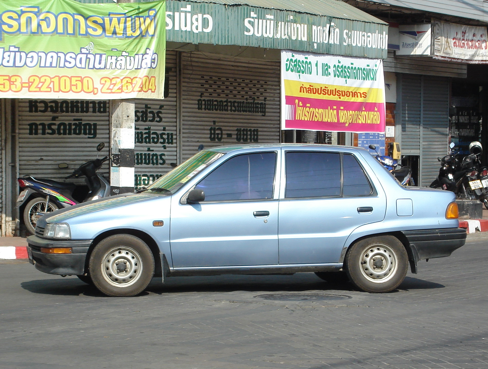 Daihatsu Charade 15i Sedan