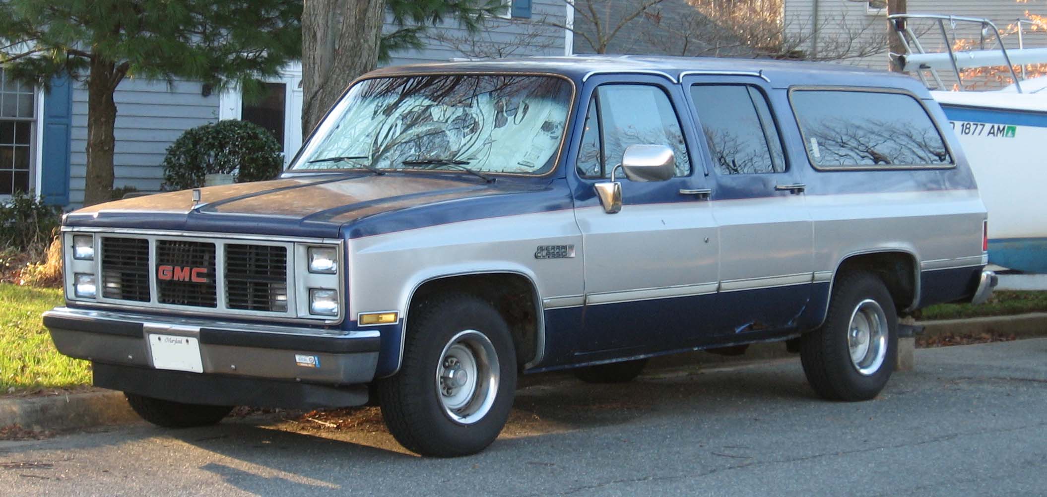 GMC Suburban 100