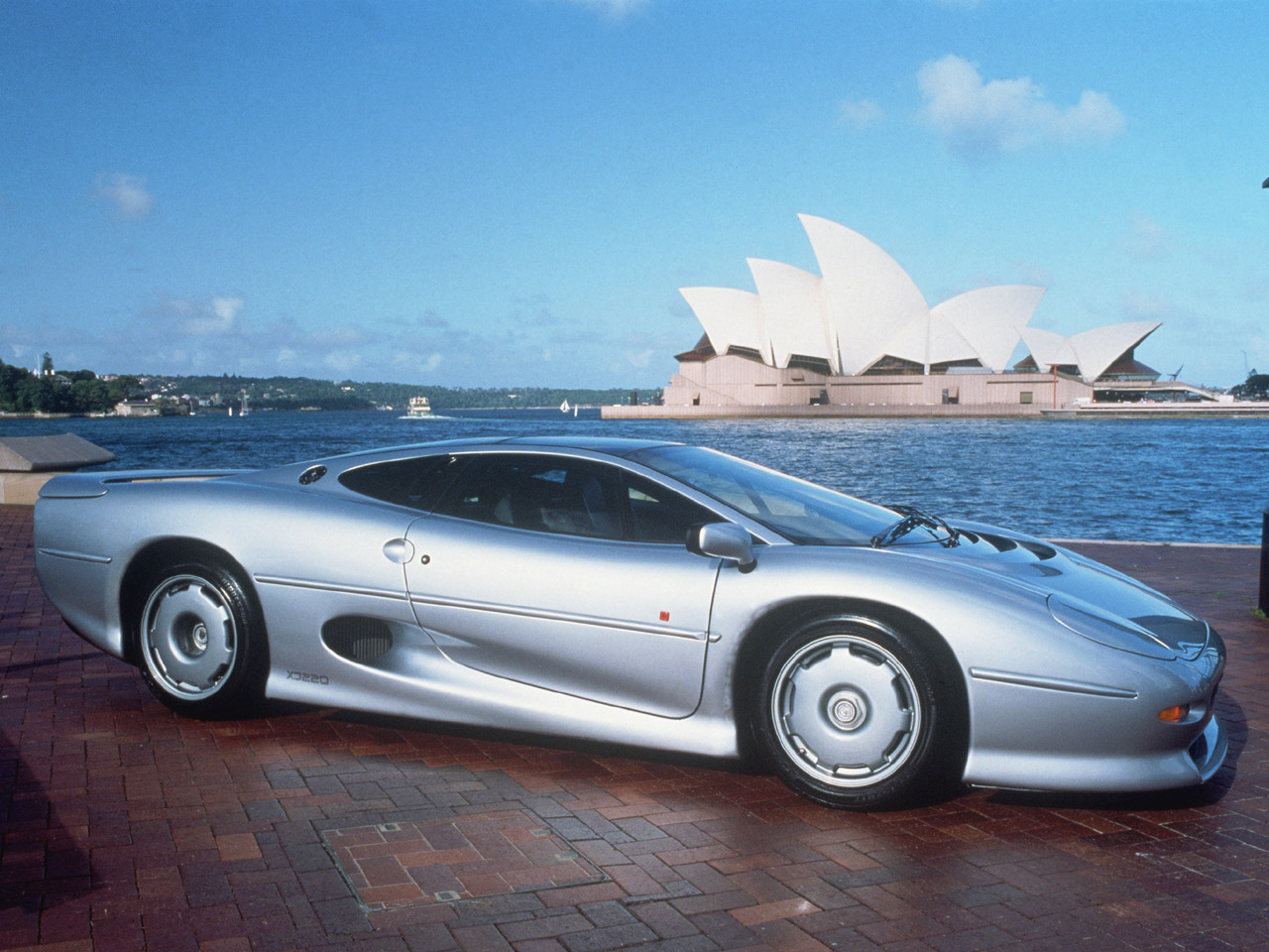 Jaguar XJ 220