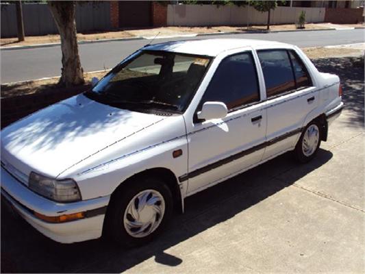 Daihatsu Charade 13 SG Sedan