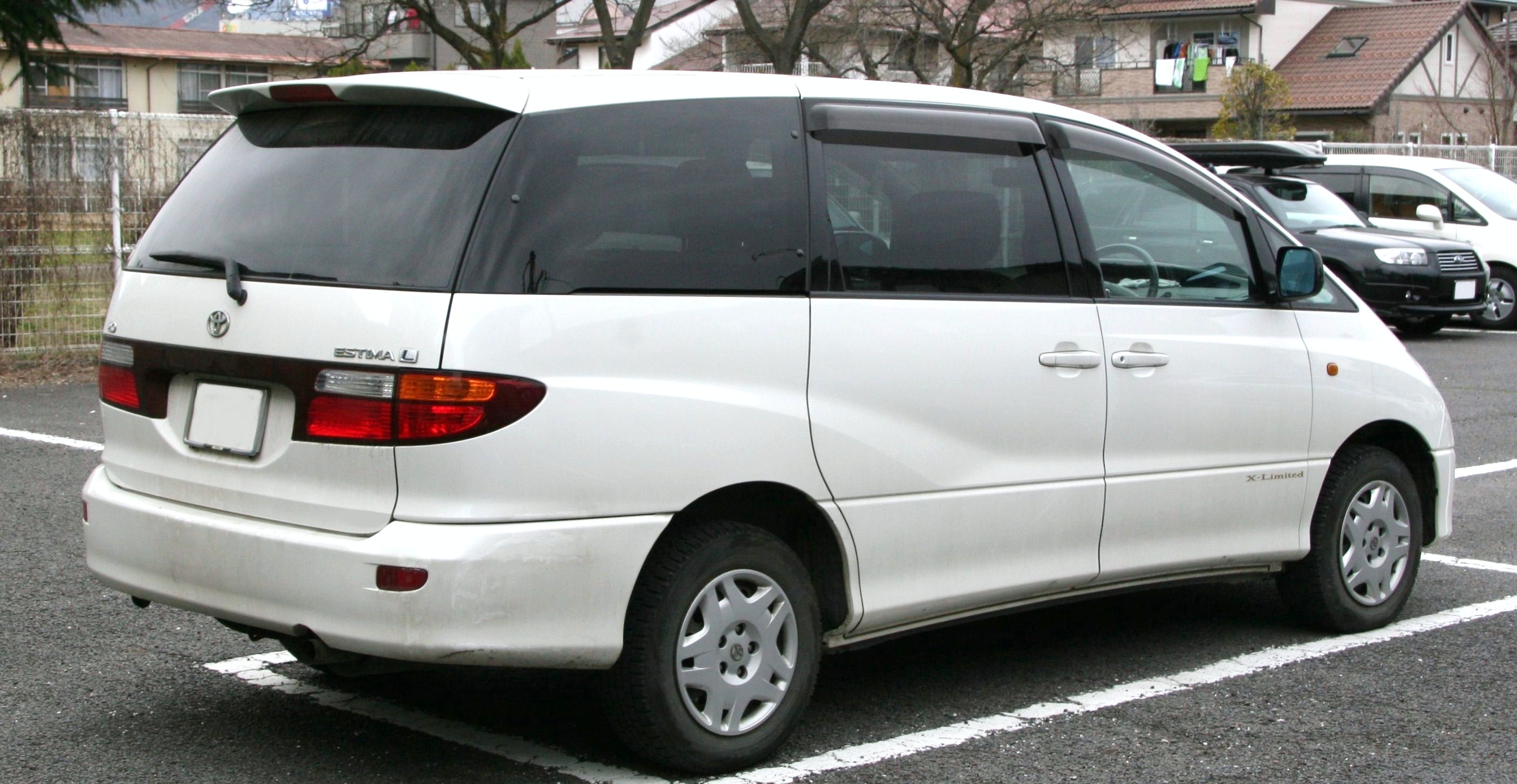 Toyota Estima L