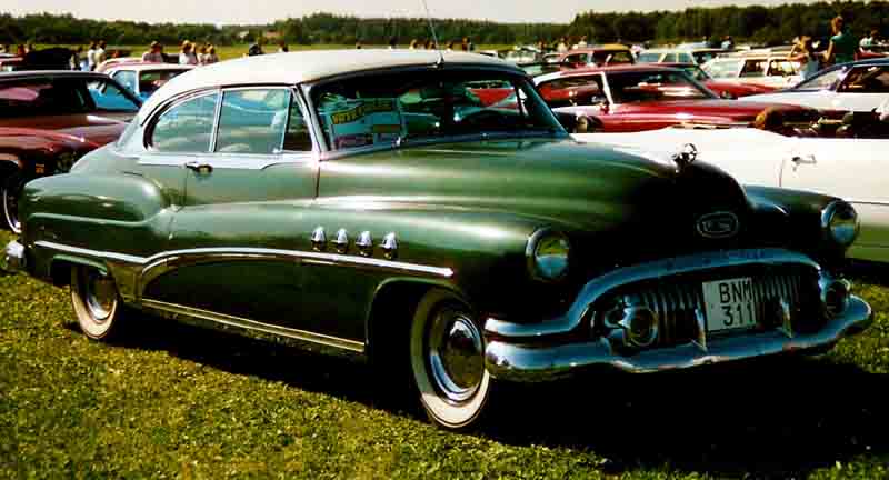 Buick Roadmaster 2-dr HT