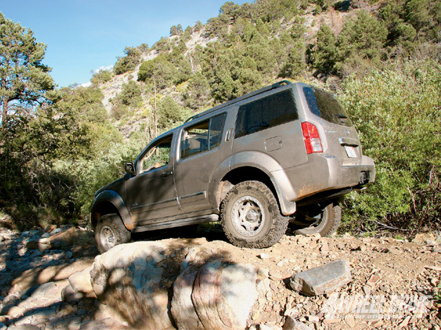 Nissan Pathfinder V8