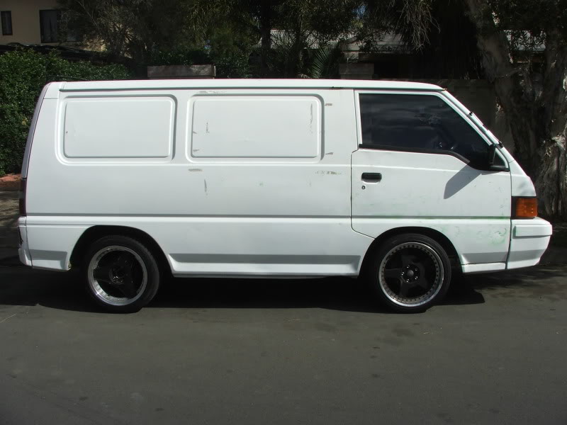 Mitsubishi Express