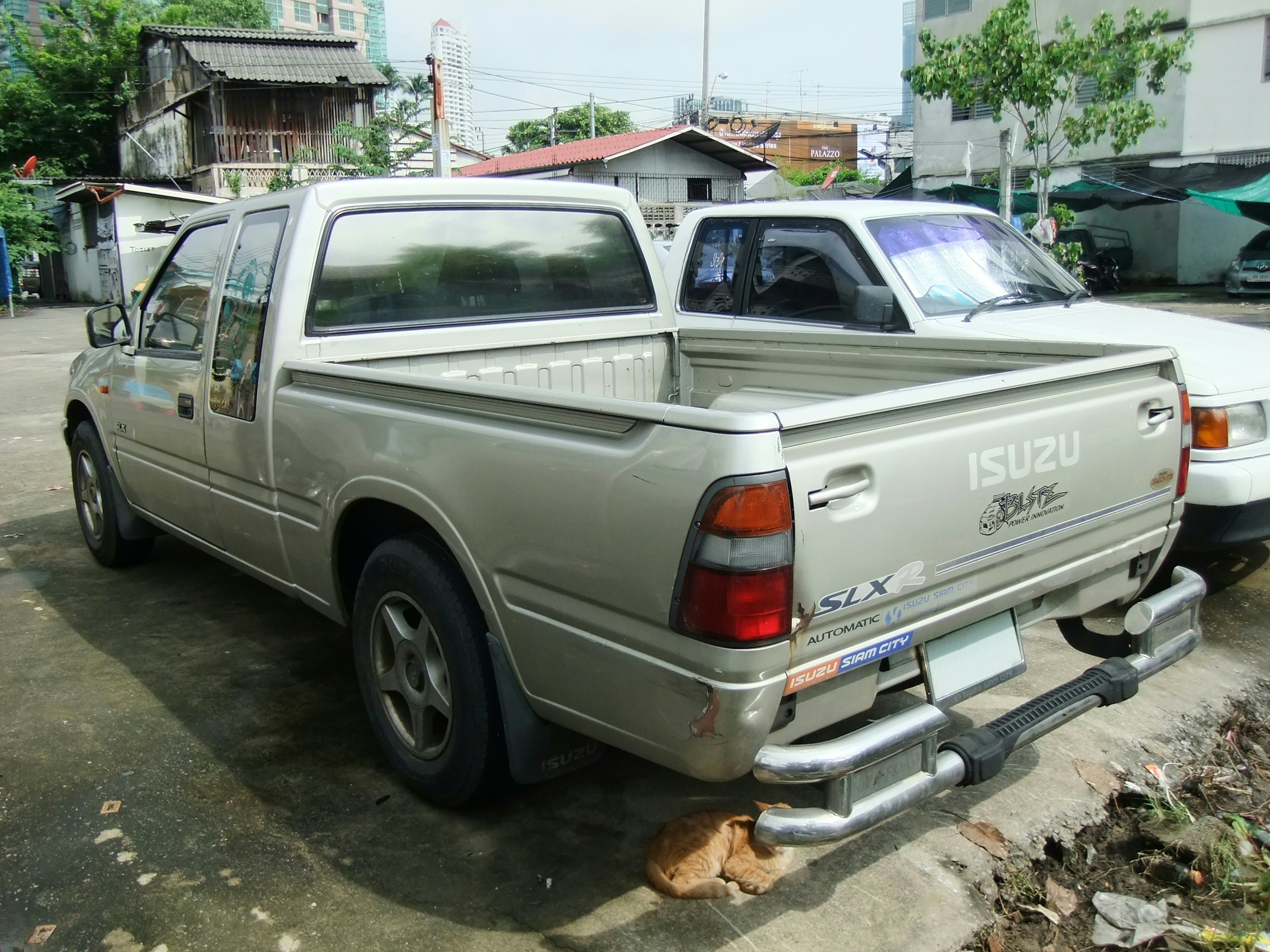 Isuzu SLX