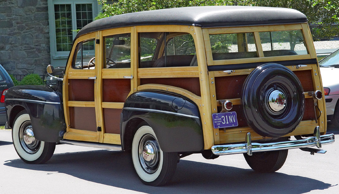 Ford Super Deluxe woodie