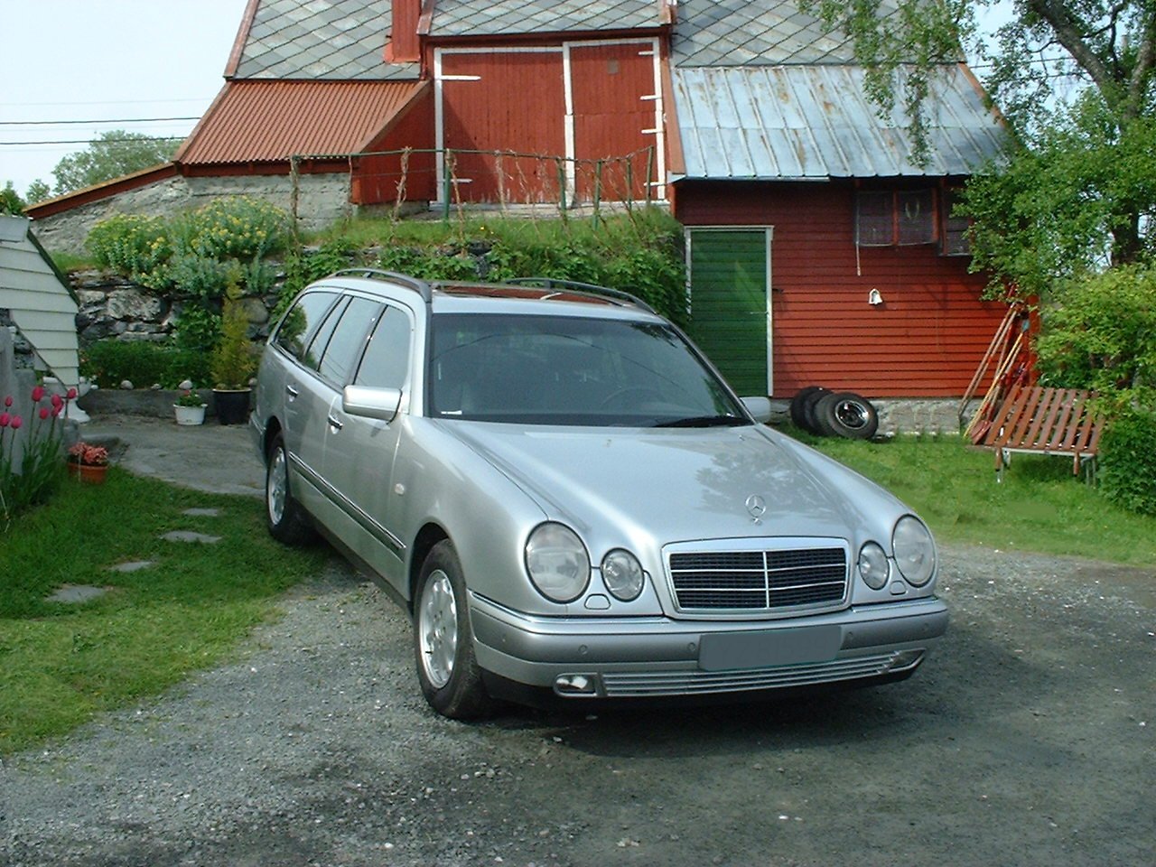 Mercedes-Benz E290