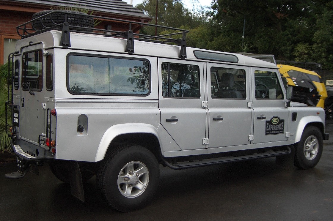 Land Rover Defender 147